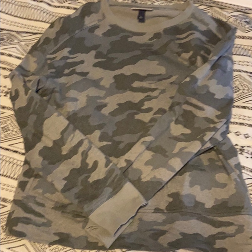 Camo sweatshirt size small